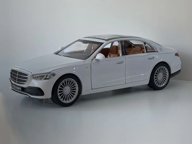 Modelka Mercedes-Benz S-Class V223 1:24 3