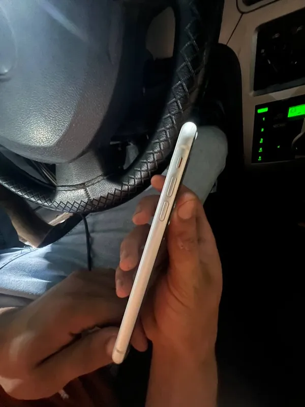 Iphone XR holati ideal 🔋77% karopka dakument yo