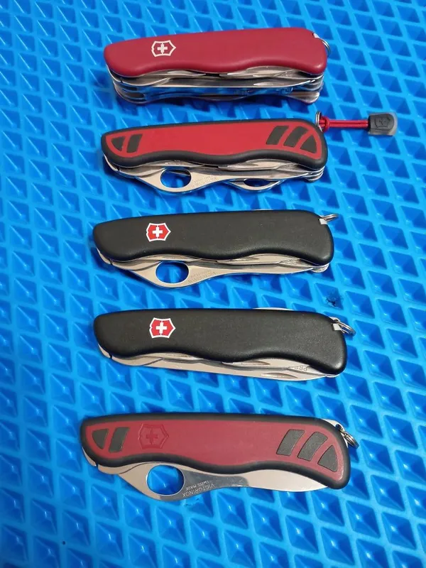 Продам небольшую коллекцию ножей Victorinox 1 Продам небольшую коллекцию ножей Victorinox 1
