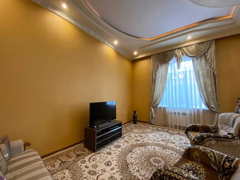 м.буюк Ипак Йули ул.Никитина 4-комн 2-эт 200 м² 2-сотки ремонт меб/тех — фото 1