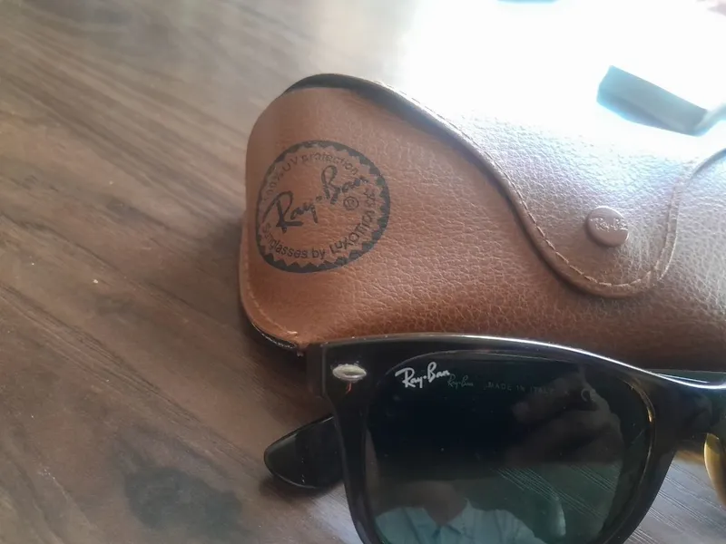 Original Ray ban achki holati yangi. Original Ray ban achki holati yangi.