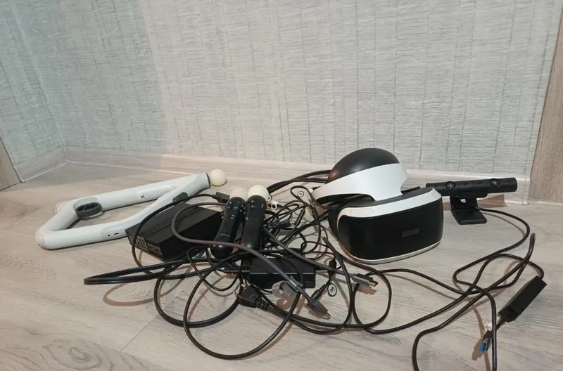 VR ko‘zoynaklarini sotaman, to‘liq to‘plam, a’lo holatda 3 VR ko‘zoynaklarini sotaman, to‘liq to‘plam, a’lo holatda 3