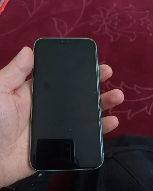 iPhone 11 128 ГБ срочно продаётся 3 iPhone 11 128 ГБ срочно продаётся 3