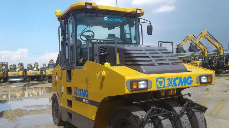 XCMG XP163 самоходный статический пневмоколесный каток 16 тонн — фото 2