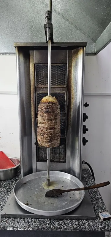 Doner Gosht Apparati sotiladi 4 talik propanda ishlaydi 1 Doner Gosht Apparati sotiladi 4 talik propanda ishlaydi 1