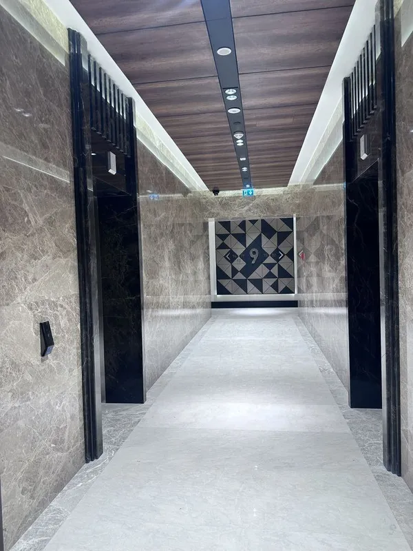 Piramit Tower ЖКda 2 xonali burchak kvartira sotiladi (72 m²), ta’mirsiz, panoramali manzara 8
