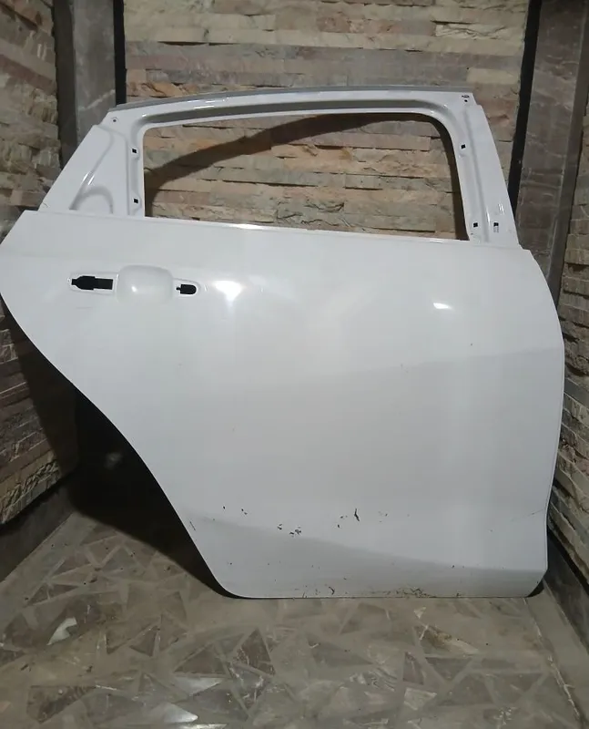 Задняя правая дверь для Malibu 2 1 Задняя правая дверь для Malibu 2 1