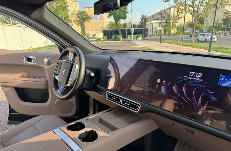 Li 9 ultra 2026 рестайлинг, 7000 км, в идеальном состоянии 3