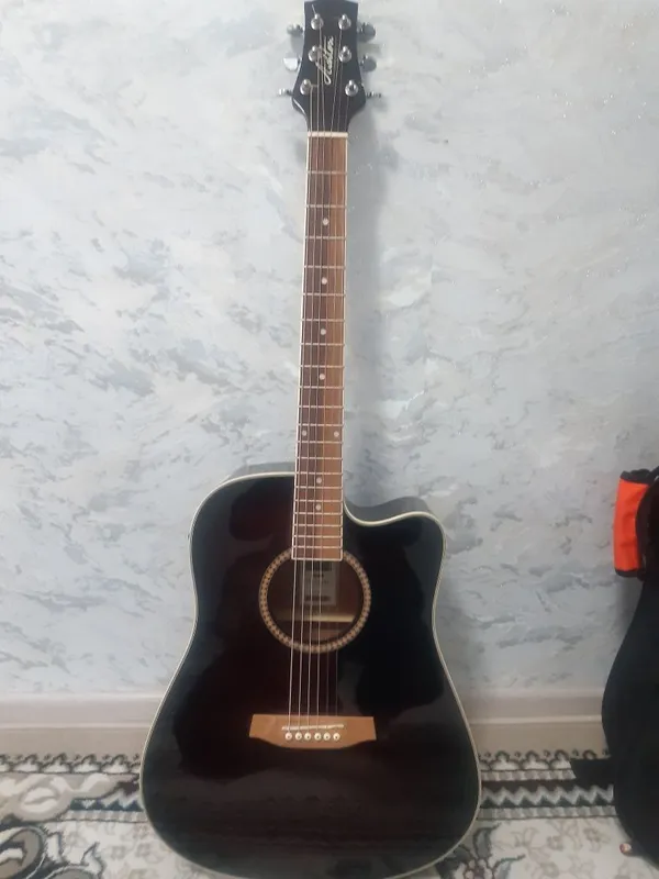 Gitara eshten akustik chixol bilan 1