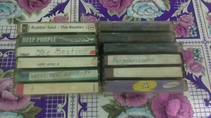 Turli audiokassetalarni arzon sotaman 1 Turli audiokassetalarni arzon sotaman 1