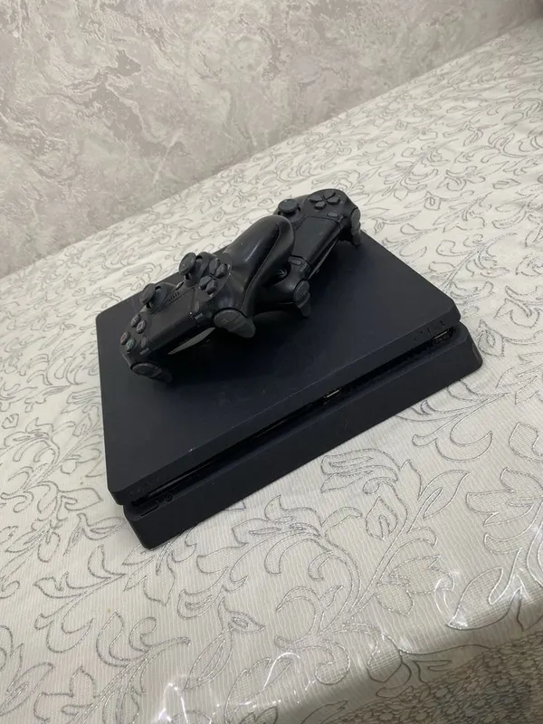 PlayStation 4 в идеальном состояние 1