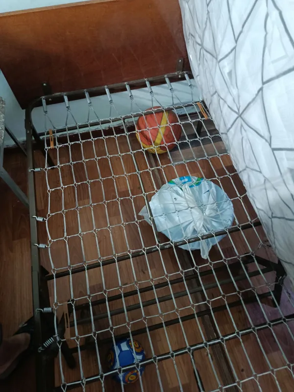 Продаются железные кровати, складывающиеся,два матраса ортопедических 2
