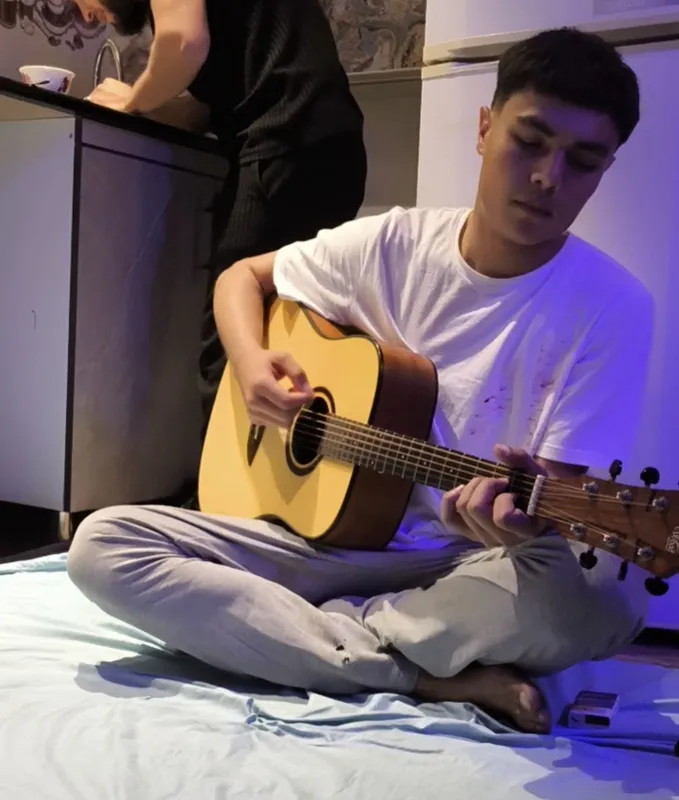 Gitara sotiladi Akustik 41 razmer