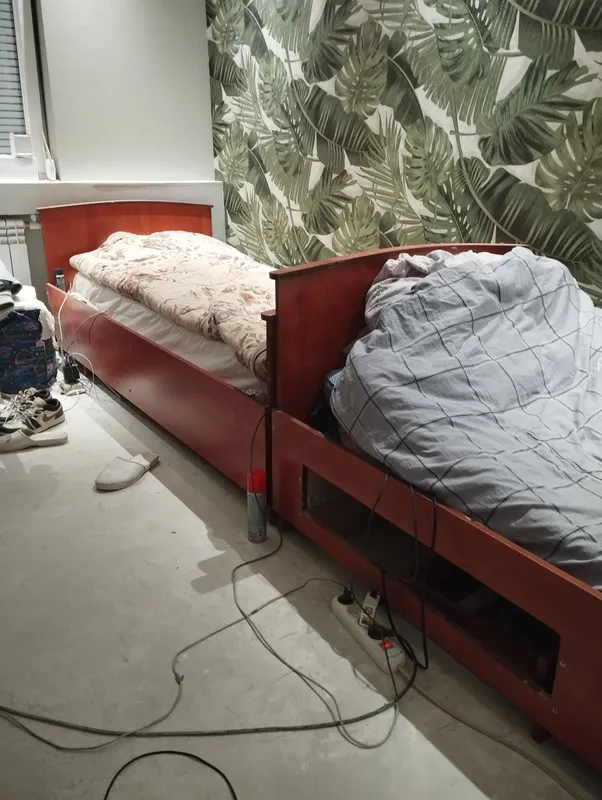 Продам 2 кровати б/у без матрасов