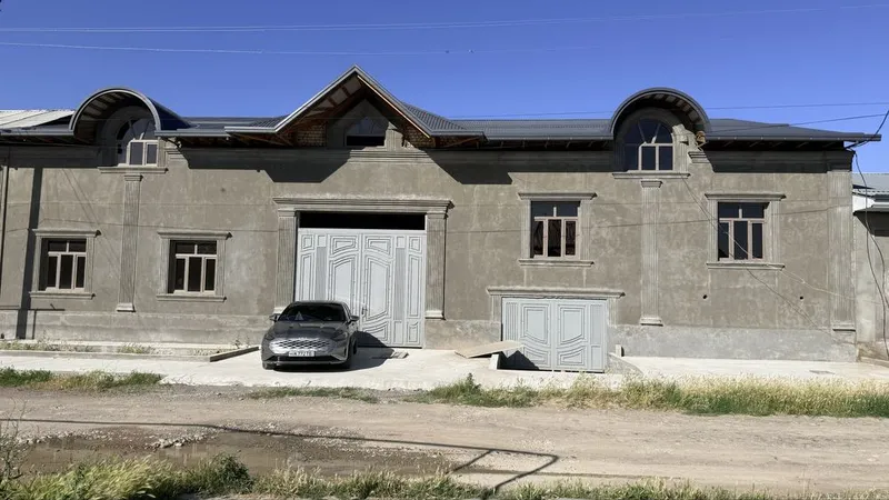 Uy sotiladi sirochna