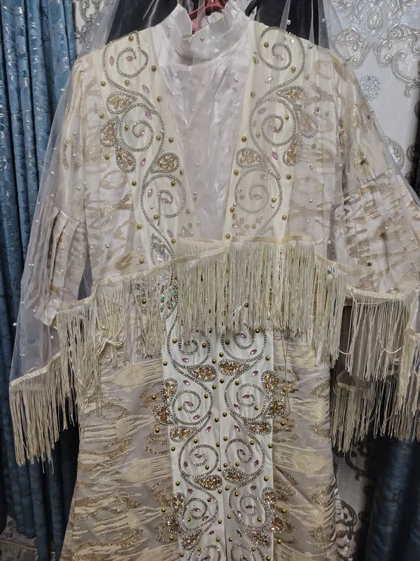 1martta kiyilgan koylak razmer 46,48salomi b/n brg 4