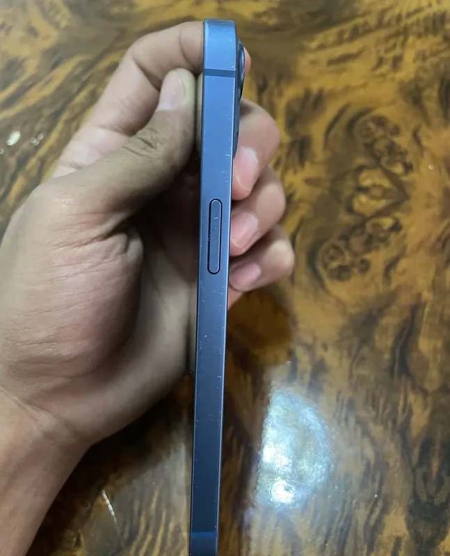 iPhone 13 128 GB 4 iPhone 13 128 GB 4
