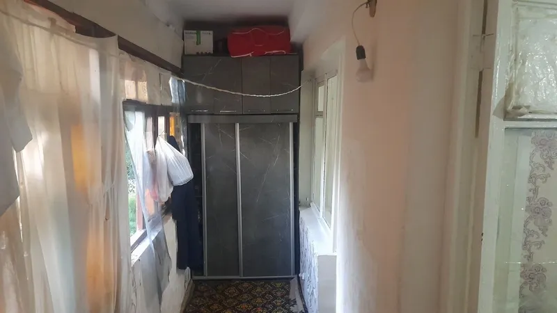Viloyati hokimyatni oldida uy sotiladi 2 xonali 2 etaj