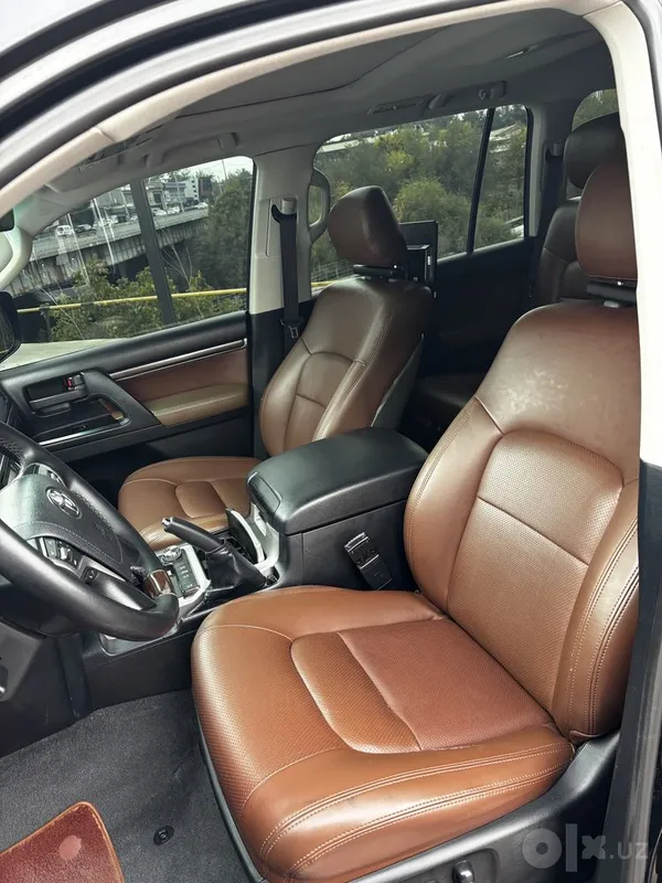 Tayota land cruiser 200 8 Tayota land cruiser 200 8