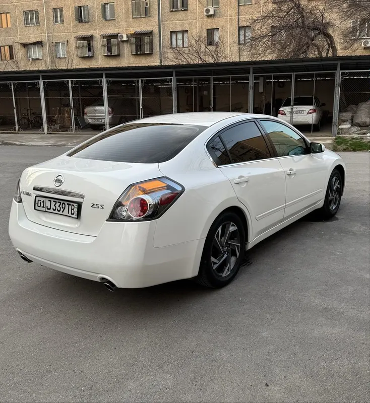 Nissan Altima rodnoy ideal — фото 1
