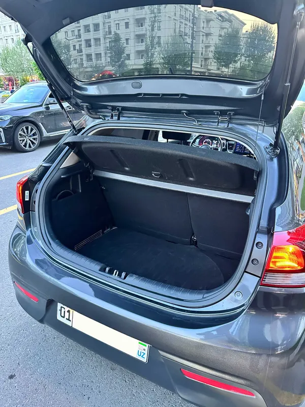 Продается Kia Rio 2018г, цвет Темно-Серый (Dark Grey) — фото 4