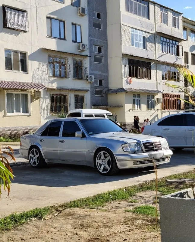 W 124 в идеальном состоянии 2 W 124 в идеальном состоянии 2