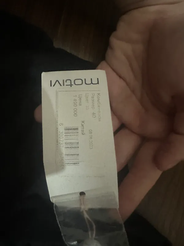 Qora kombinezon-sarafan, ishbilarmon ofis uslubi 3