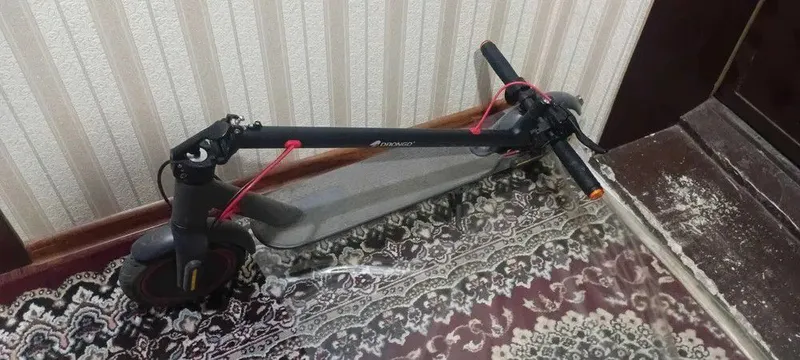 Elektr samokat 1 Elektr samokat 1