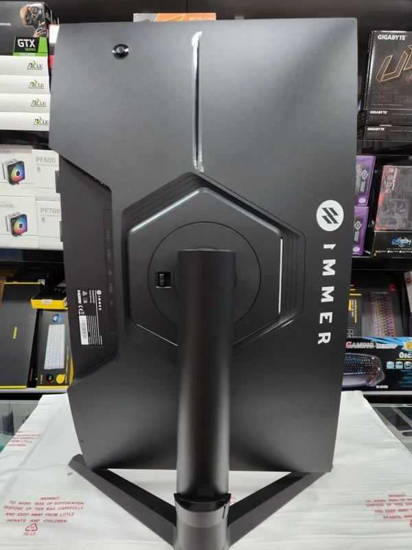 Monitor IMMER 27 curved 180Hz VA panel kranshteyn 90° 3 Monitor IMMER 27 curved 180Hz VA panel kranshteyn 90° 3