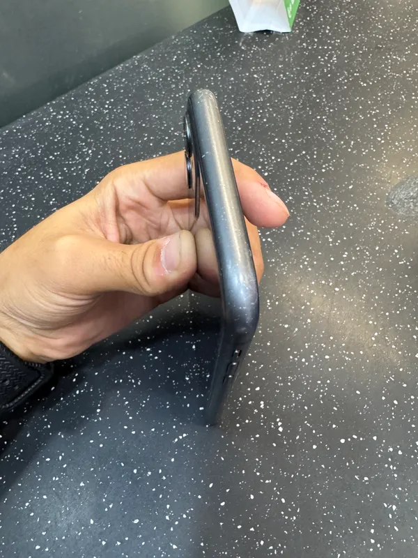 iPhone 11 4