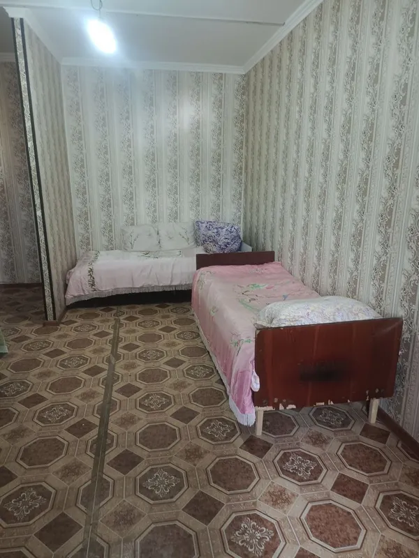 Сдаётся 1 ком кв в Чирчике 3 этаж 8 мкн не долеко от дороги