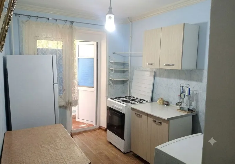 1/3/4, 27 m2. g‘ishtli, balkon 1.5×3. TTZ 1 sotiladi. 3