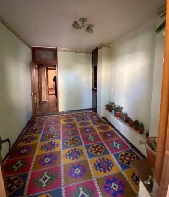 3 xonali Kvartira sotiladi 2 etaj Qarshi 8