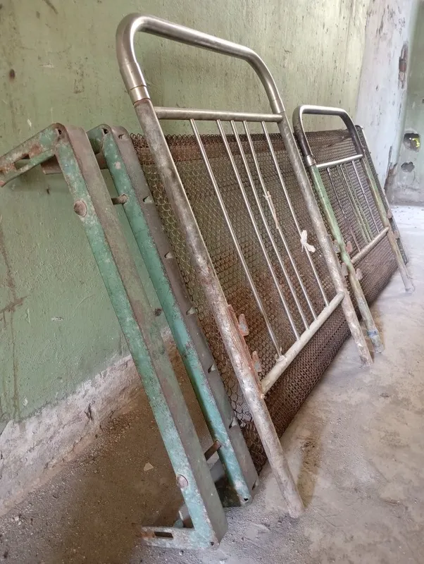 Кровать железная. Рабочая сетка в отличном состоянии. 3 Кровать железная. Рабочая сетка в отличном состоянии. 3