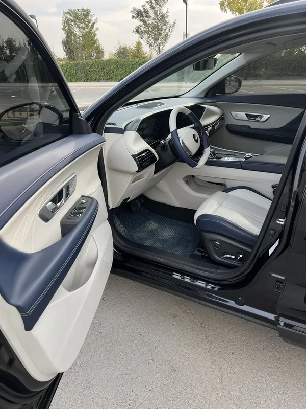 Dongfeng Aeolus Huge Hybrid 4 Dongfeng Aeolus Huge Hybrid 4