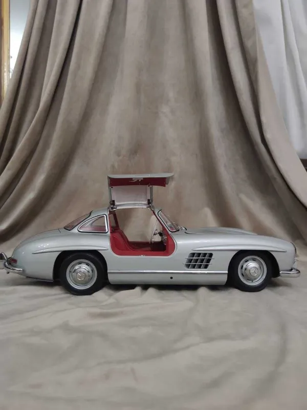 Коллекционная модель Mercedes 300SL 1:8 масштаб (56 см) — фото 1