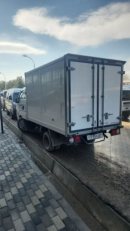 Kia bongo 3 2022 Gm бартер бор — фото 1