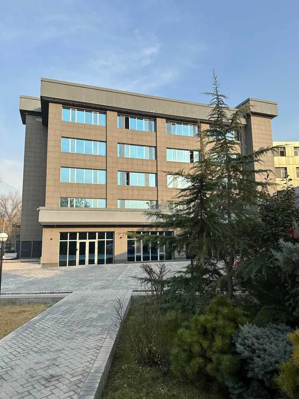 Корпоративное офисное здание 3 702 м² возле метро Бадамзар 2