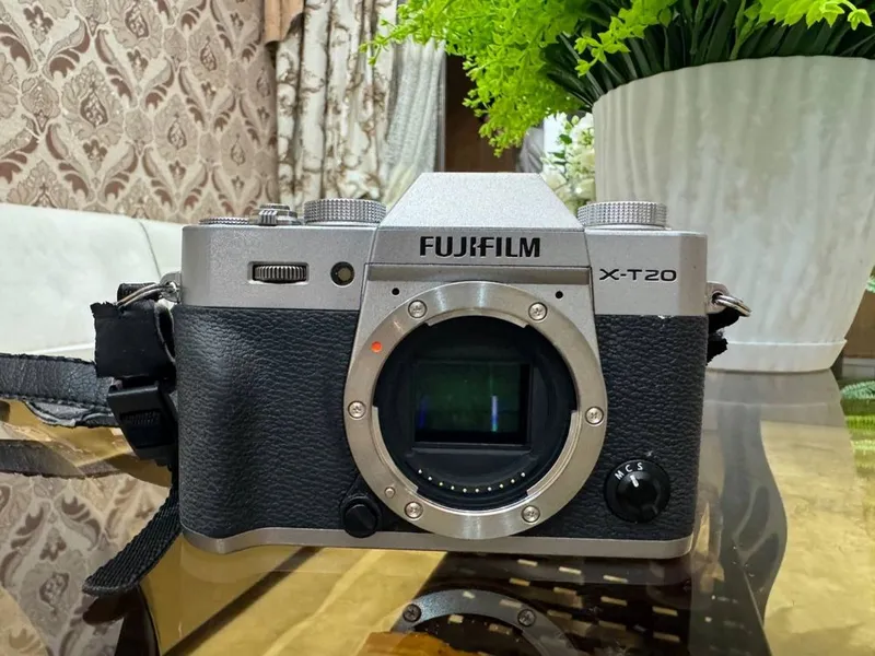 kameraning nomi: Fujifilm X-T20.