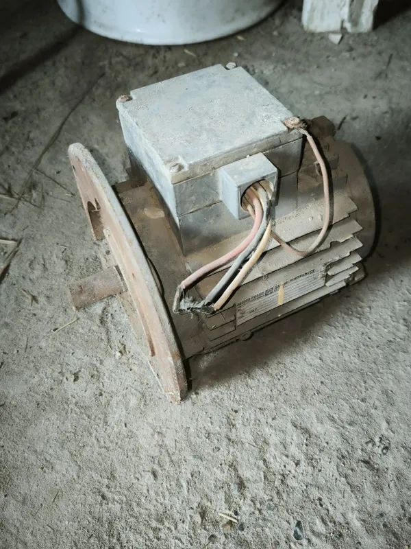 Original 3 fazali elektr motor 0.37 kW (370W) 220/380V – ZSE Praha 1