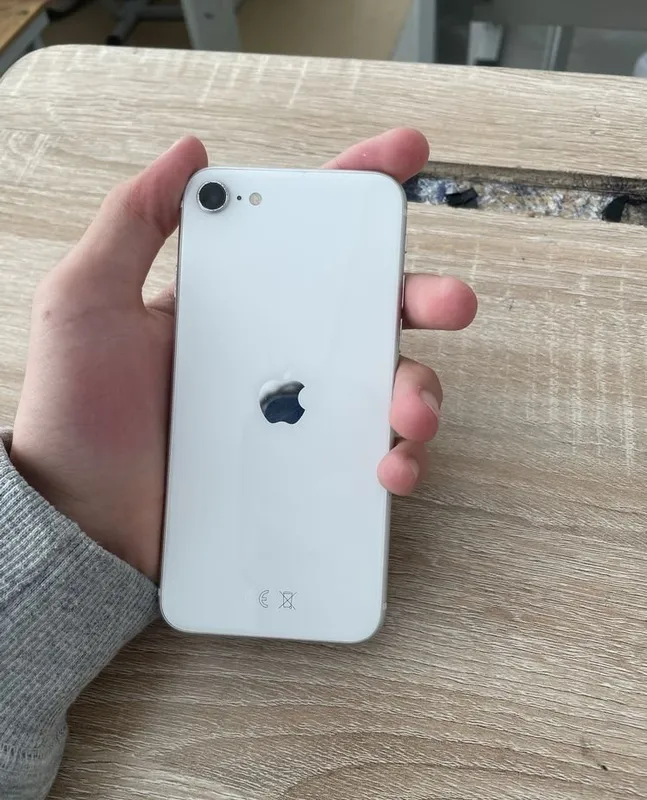iPhone SE 2020 1 iPhone SE 2020 1