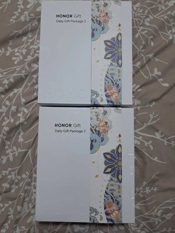 Продам подарочный набор от Honor gift