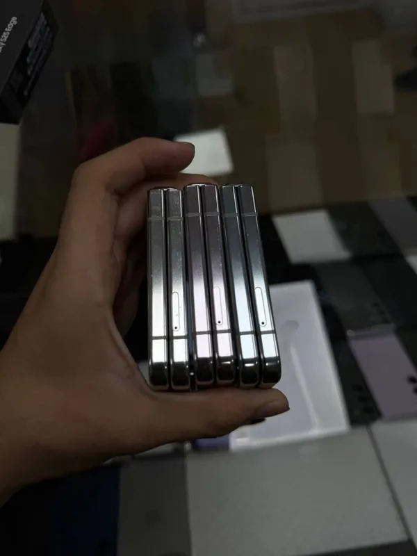 Samsung Z flip5 5G — фото 1