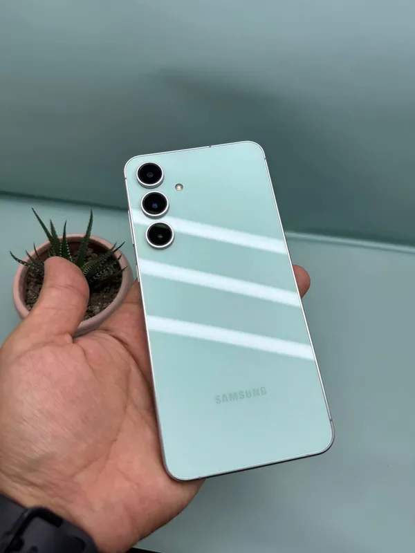 Samsung S24fe 1 Samsung S24fe 1