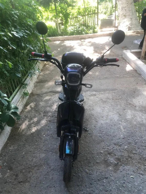 Скутер bonvi Sce001