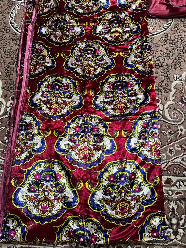 Baxmal korpa 7metrdan 2 xil rangi bor Baxmal korpa 7metrdan 2 xil rangi bor