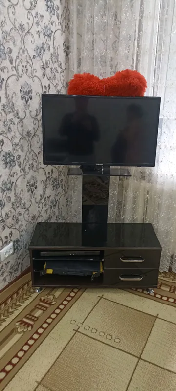 Продаются телевизор и тумба, 1 500 тысяч