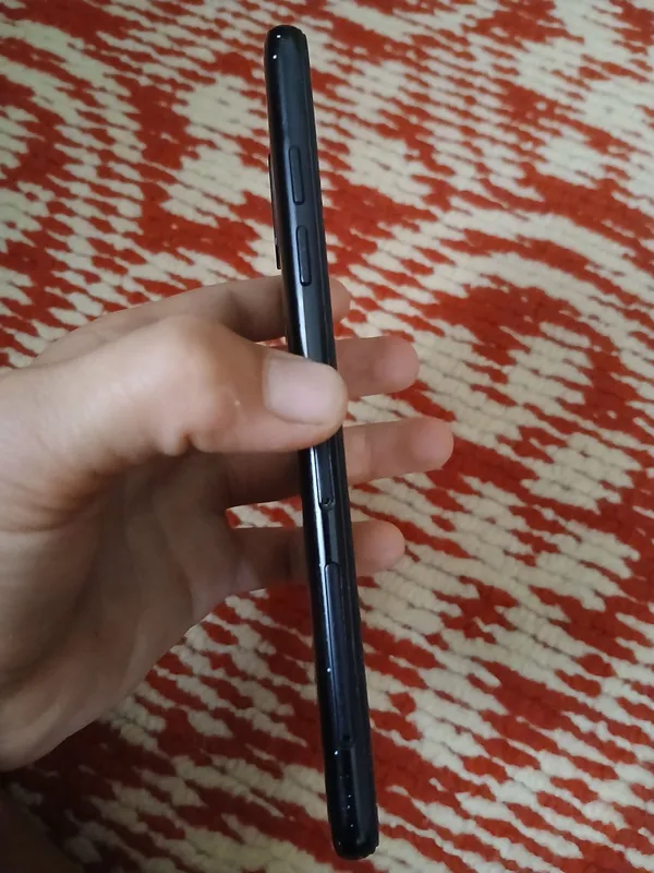 Samsung Galaxy A6 32GB ekranda chiziqlar bor — фото 2 Samsung Galaxy A6 32GB ekranda chiziqlar bor — фото 2
