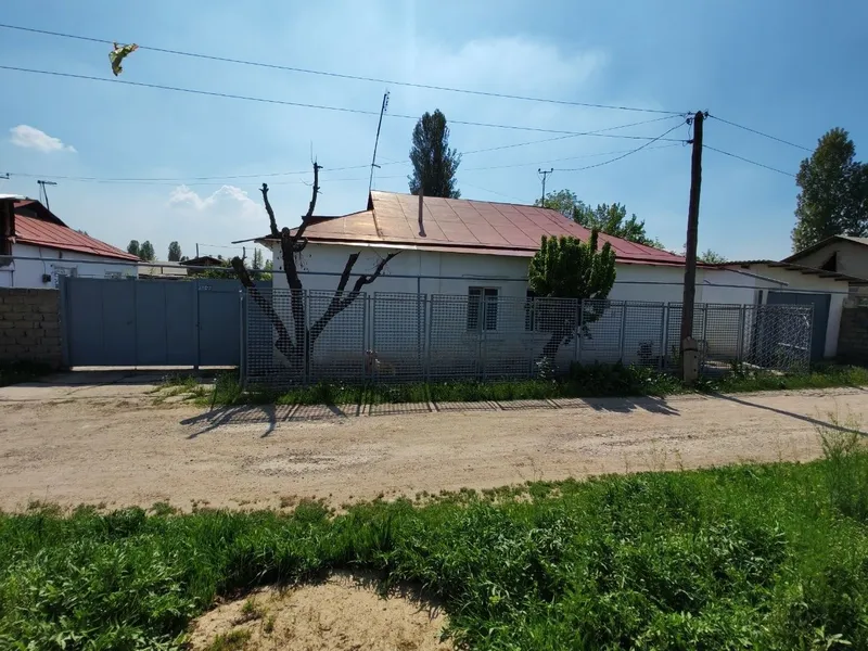 Продаётся дом, большой участок