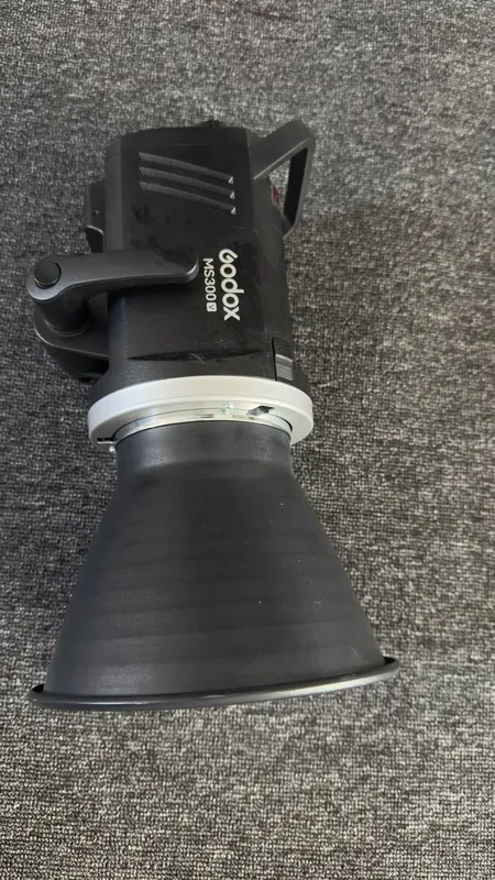 Студийная вспышка Godox MS300V 300 Вт + софтбокс 5